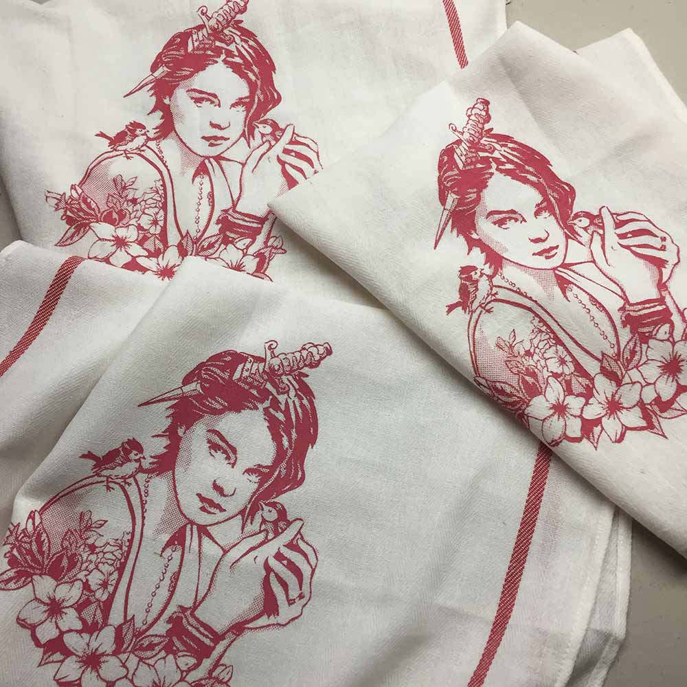 Leinen Handtücher mit einem roten Mädchen-Motiv bedruckt